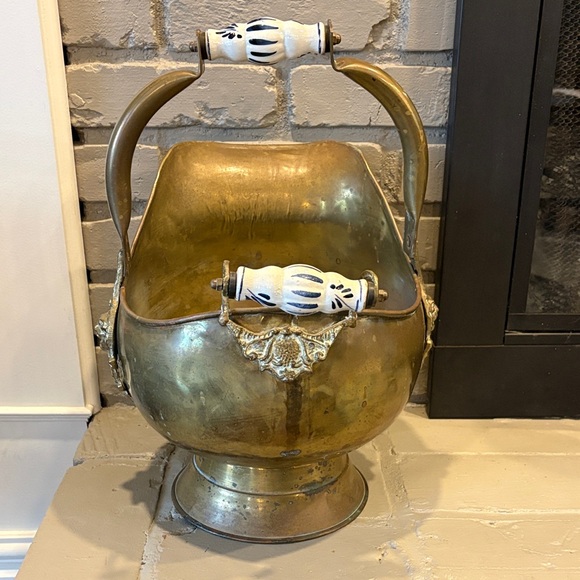VTG Dessau Brass & Copper Coal Scuttle Bucket Lions Head Motifs Delft Handles - Picture 4 of 10
